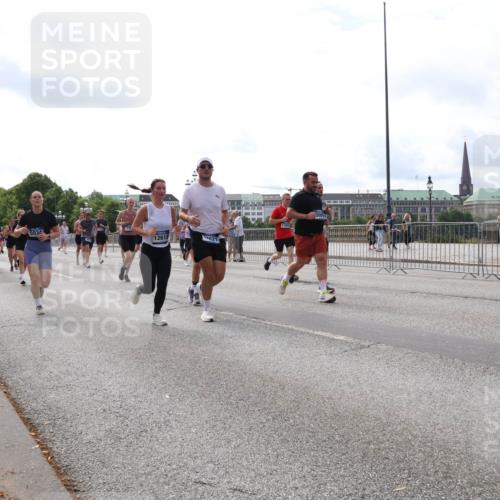 29.06.2025 - hella hamburg halbmarathon Lena Gebhardt http://msf.ph/oto/8424803 29.06.2025 10:19:14 Lombardsbrücke 5034, 12619, 2621, 1342, 9652, 1332, 1349, 1708, 1718, 1755, 2017, 2096, 2311, 2589, 2781, 2795, 2802, 2812, 2895, 2993, 2995, 3026, 3105, 3118, 3631, 4718, 4722, 4845, 5034, 5080, 5098, 5178, 5264, 5266, 5323, 5429, 5449, 5834, 6194, 6249, 6413, 6477, 6482, 6542, 6736, 6939, 7051, 7121, 7143, 7252, 8537, 8575, 8761, 8778, 8780, 9252, 9270, 9272, 9549, 9652, 9756, 9757, 9856, 10037, 10039, 10124, 10129, 10467, 10816 meine-sportfotos.de