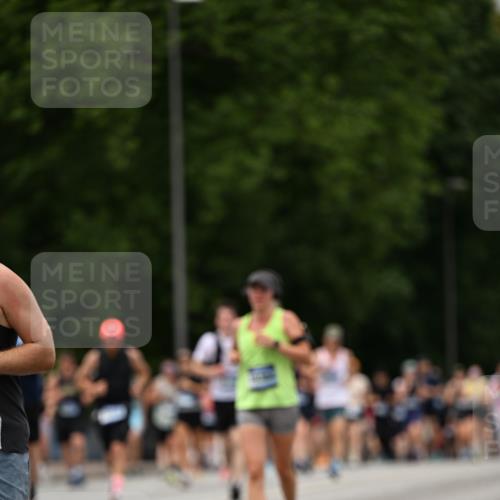 29.06.2025 - hella hamburg halbmarathon Dr. Thomas Lammeyer http://msf.ph/oto/8424816 29.06.2025 10:49:40 Kennedybrücke 1024, 1774, 1798, 2550, 2779, 3570, 4275, 4337, 4388, 5099, 5949, 6841, 6888, 7859, 7912, 8745, 8907, 9084, 10562, 10668, 10727 meine-sportfotos.de