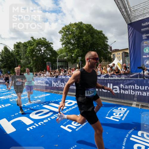 29.06.2025 - hella hamburg halbmarathon Zöllner http://msf.ph/oto/8424827 29.06.2025 10:34:08 Ziel 9345, 9376, 11019, 11202, 11227, 13066, 13493, 13494, 14448, 15268, 16724, 17751, 17877 meine-sportfotos.de