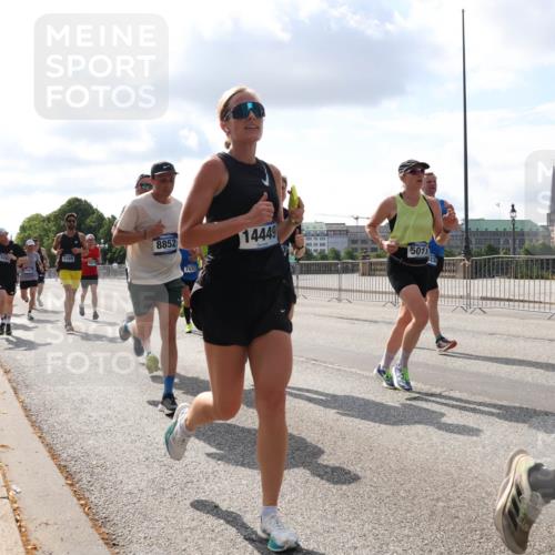 29.06.2025 - hella hamburg halbmarathon Lena Gebhardt http://msf.ph/oto/8424841 29.06.2025 09:52:26 Lombardsbrücke 1524, 15413, 1169, 8852, 7432, 14449, 5017, 1, 1057, 1139, 1169, 1220, 1312, 1353, 1415, 1468, 1512, 1604, 1631, 1763, 2189, 3305, 3618, 3697, 3852, 4565, 4871, 4915, 5007, 5011, 5047, 5231, 5336, 5477, 5690, 5987, 6373, 6550, 6705, 6711, 7067, 7185, 7432, 7451, 7710, 7865, 7961, 8564, 8852, 9348, 9444, 9547, 9659, 10493, 10741, 10796, 10978, 11062, 11495, 11679, 11779, 11821, 12046, 12438, 12772, 13403, 13614, 13728, 14257 meine-sportfotos.de