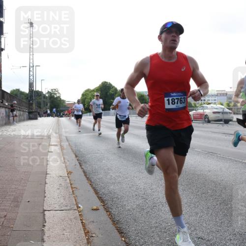 29.06.2025 - hella hamburg halbmarathon Lena Gebhardt http://msf.ph/oto/8424850 29.06.2025 09:43:38 Lombardsbrücke 10351, 18763, 2203, 1271, 2075, 2180, 2203, 3189, 6090, 7380, 8318, 9565, 9767, 9804, 10351, 10867, 11150, 13374, 13941, 14757, 15023, 15136, 15483, 15671, 17040, 17893, 18037, 18328, 18693, 18695, 18763, 18832, 18989 meine-sportfotos.de