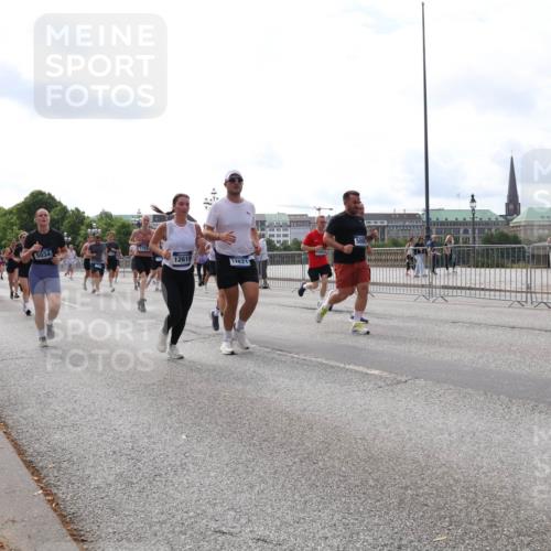 29.06.2025 - hella hamburg halbmarathon Lena Gebhardt http://msf.ph/oto/8424862 29.06.2025 10:19:14 Lombardsbrücke 5034, 1755, 12619, 12621, 9652, 1332, 1349, 1708, 1718, 1755, 2017, 2096, 2311, 2589, 2781, 2795, 2802, 2812, 2895, 2993, 2995, 3026, 3105, 3118, 3631, 4718, 4722, 4845, 5034, 5080, 5098, 5178, 5264, 5266, 5323, 5429, 5449, 5834, 6194, 6249, 6413, 6477, 6482, 6542, 6736, 6939, 7051, 7121, 7143, 7252, 8537, 8575, 8761, 8778, 8780, 9252, 9270, 9272, 9549, 9652, 9756, 9757, 9856, 10037, 10039, 10124, 10129, 10467, 10816 meine-sportfotos.de