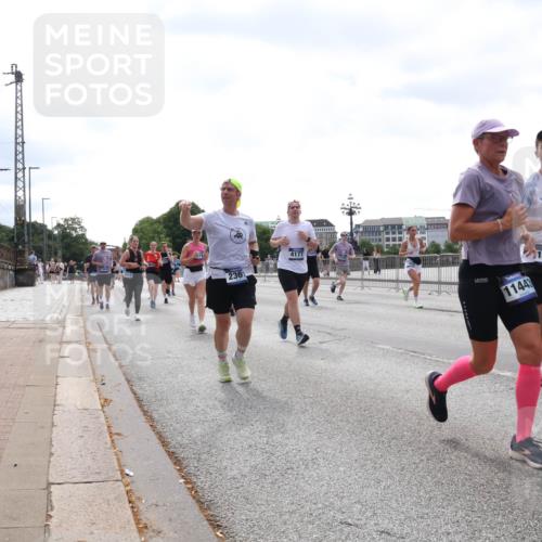 29.06.2025 - hella hamburg halbmarathon Lena Gebhardt http://msf.ph/oto/8424886 29.06.2025 10:43:18 Lombardsbrücke 2361, 4177, 11443, 16264, 907, 1149, 1155, 1467, 1788, 1816, 1878, 2103, 2158, 2267, 2361, 2450, 2509, 2971, 3074, 3238, 3329, 3378, 3390, 3518, 3638, 3764, 4056, 4105, 4177, 4302, 4367, 4385, 4680, 5067, 5268, 5370, 5610, 5720, 5755, 5967, 6012, 6096, 6226, 6440, 6931, 7043, 7197, 7461, 7872, 7926, 8135, 8184, 8233, 8408, 8435, 8795, 8991, 9072, 9304, 9378, 9639, 9641, 9644, 9831, 9976, 10008, 10083, 10180, 10200, 10202, 11710, 13049 meine-sportfotos.de