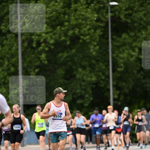 29.06.2025 - hella hamburg halbmarathon Dr. Thomas Lammeyer http://msf.ph/oto/8424891 29.06.2025 10:49:47 Kennedybrücke 1774, 1798, 2550, 2779, 2846, 3570, 3879, 3993, 4275, 4337, 4388, 5099, 5190, 5339, 5949, 6888, 7699, 7859, 7912, 8272, 8594, 8907, 9536, 10562, 10668, 10727 meine-sportfotos.de