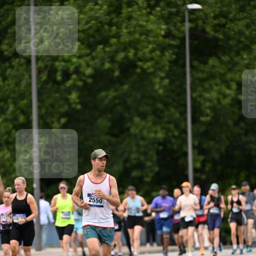 29.06.2025 - hella hamburg halbmarathon Dr. Thomas Lammeyer http://msf.ph/oto/8424896 29.06.2025 10:49:47 Kennedybrücke 1774, 1798, 2550, 2779, 2846, 3570, 3879, 3993, 4275, 4337, 4388, 5099, 5190, 5339, 5949, 6888, 7699, 7859, 7912, 8272, 8594, 8907, 9536, 10562, 10668, 10727 meine-sportfotos.de