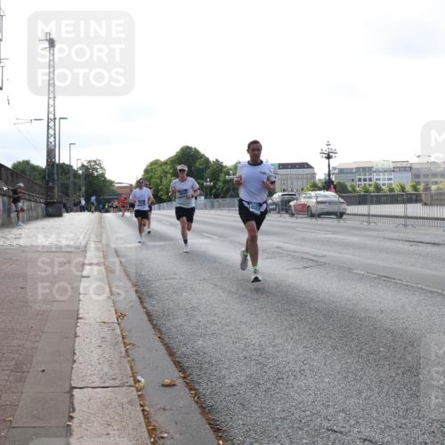 29.06.2025 - hella hamburg halbmarathon Lena Gebhardt http://msf.ph/oto/8424901 29.06.2025 09:43:39 Lombardsbrücke 9604, 1271, 2075, 2180, 2203, 3189, 6090, 7380, 8318, 8376, 9565, 9767, 9804, 10351, 10867, 11150, 13374, 13941, 14757, 15023, 15136, 15483, 15671, 17040, 17893, 18328, 18693, 18695, 18763, 18832, 18989 meine-sportfotos.de