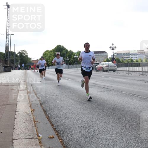 29.06.2025 - hella hamburg halbmarathon Lena Gebhardt http://msf.ph/oto/8424922 29.06.2025 09:43:39 Lombardsbrücke 9804, 10351, 1271, 2075, 2180, 2203, 3189, 6090, 7380, 8318, 8376, 9565, 9767, 9804, 10351, 10867, 11150, 13374, 13941, 14757, 15023, 15136, 15483, 15671, 17040, 17893, 18328, 18693, 18695, 18763, 18832, 18989 meine-sportfotos.de
