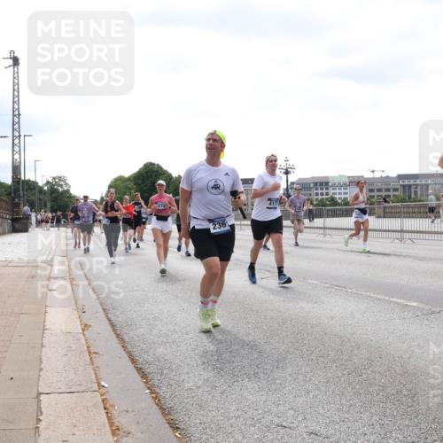 29.06.2025 - hella hamburg halbmarathon Lena Gebhardt http://msf.ph/oto/8424928 29.06.2025 10:43:19 Lombardsbrücke 07, 2361, 4171, 11, 1149, 1155, 1467, 1788, 1816, 1878, 2103, 2158, 2267, 2361, 2450, 2509, 2971, 3074, 3238, 3329, 3378, 3390, 3518, 3638, 3764, 4056, 4177, 4302, 4367, 4680, 5067, 5214, 5268, 5370, 5610, 5720, 5755, 5967, 6012, 6096, 6226, 6440, 6931, 7043, 7197, 7461, 7872, 7926, 8135, 8184, 8233, 8408, 8435, 8504, 8795, 8991, 9072, 9304, 9378, 9639, 9641, 9644, 9831, 9976, 10008, 10083, 10180, 10200, 10202, 13049 meine-sportfotos.de
