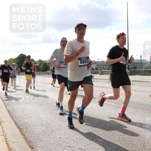 29.06.2025 - hella hamburg halbmarathon Lena Gebhardt http://msf.ph/oto/8424929 29.06.2025 09:52:26 Lombardsbrücke 1169, 15247, 17281, 8852, 1057, 1139, 1169, 1220, 1312, 1353, 1415, 1468, 1512, 1604, 1631, 1763, 2189, 3305, 3618, 3697, 3852, 4565, 4871, 4915, 5007, 5011, 5047, 5231, 5336, 5477, 5690, 5987, 6373, 6550, 6705, 6711, 7067, 7185, 7432, 7451, 7710, 7865, 7961, 8564, 8852, 9348, 9444, 9547, 9659, 10493, 10741, 10796, 10978, 11062, 11495, 11679, 11779, 11821, 12046, 12438, 12772, 13403, 13614, 13728, 14257 meine-sportfotos.de