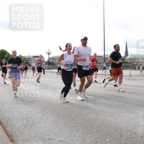 29.06.2025 - hella hamburg halbmarathon Lena Gebhardt http://msf.ph/oto/8424930 29.06.2025 10:19:14 Lombardsbrücke 1856, 5034, 1755, 12619, 12621, 1332, 1349, 1708, 1718, 1755, 2017, 2096, 2311, 2589, 2781, 2795, 2802, 2812, 2895, 2993, 2995, 3026, 3105, 3118, 3631, 4718, 4722, 4845, 5034, 5080, 5098, 5178, 5264, 5266, 5323, 5429, 5449, 5834, 6194, 6249, 6413, 6477, 6482, 6542, 6736, 6939, 7051, 7121, 7143, 7252, 8537, 8575, 8761, 8778, 8780, 9252, 9270, 9272, 9549, 9652, 9756, 9757, 9856, 10037, 10039, 10124, 10129, 10467, 10816 meine-sportfotos.de