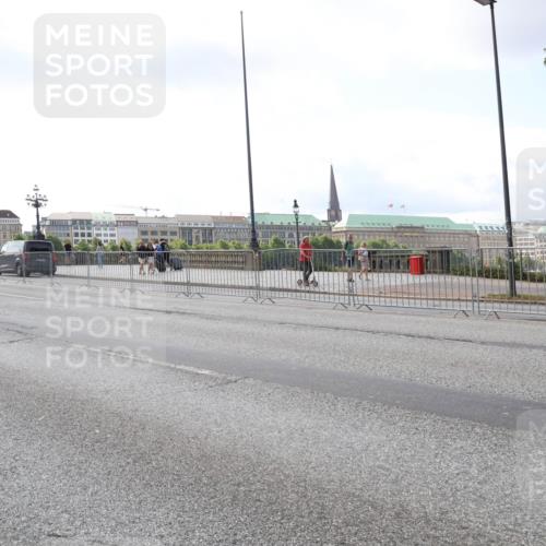 29.06.2025 - hella hamburg halbmarathon Lena Gebhardt http://msf.ph/oto/8424944 29.06.2025 10:06:22 Lombardsbrücke 15537, 1245, 1448, 1766, 1830, 1842, 3062, 4169, 4542, 4666, 4868, 5431, 5807, 5951, 6014, 6314, 6664, 7138, 7741, 8051, 8316, 9361, 9560, 10214, 10297, 10736, 10781, 10886, 12371, 13042, 13054, 13475, 13481, 13863, 14369, 14607, 14987, 15113, 15145, 15229, 15377, 15462, 15537, 15766, 15772, 15858, 16441, 16687, 16933, 17059, 17239, 17746, 18042, 18575, 18577, 18652, 18768, 18857, 18910, 18913, 18966 meine-sportfotos.de