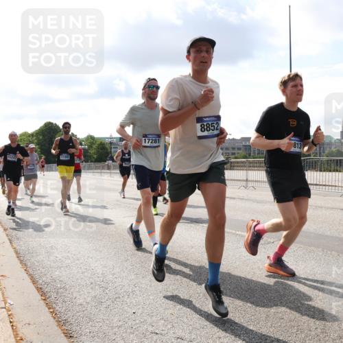 29.06.2025 - hella hamburg halbmarathon Lena Gebhardt http://msf.ph/oto/8424945 29.06.2025 09:52:26 Lombardsbrücke 15247, 15813, 1169, 3852, 17281, 8852, 813, 1633, 1057, 1139, 1169, 1220, 1312, 1353, 1415, 1468, 1512, 1604, 1631, 1763, 2189, 3305, 3618, 3697, 3852, 4565, 4871, 4915, 5007, 5011, 5047, 5231, 5336, 5477, 5690, 5987, 6373, 6550, 6705, 6711, 7067, 7185, 7432, 7451, 7710, 7865, 7961, 8564, 8852, 9348, 9444, 9547, 9659, 10493, 10741, 10796, 10978, 11062, 11495, 11679, 11779, 11821, 12046, 12438, 12772, 13403, 13614, 13728, 14257 meine-sportfotos.de