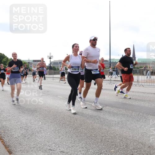29.06.2025 - hella hamburg halbmarathon Lena Gebhardt http://msf.ph/oto/8424951 29.06.2025 10:19:15 Lombardsbrücke 5034, 1755, 12619, 249, 12621, 1332, 1349, 1708, 1718, 1755, 2017, 2096, 2311, 2589, 2781, 2795, 2802, 2812, 2895, 2993, 2995, 3026, 3105, 3118, 3631, 4718, 4722, 4845, 5034, 5035, 5080, 5098, 5178, 5264, 5266, 5323, 5429, 5449, 6194, 6249, 6413, 6477, 6482, 6542, 6736, 6939, 7051, 7143, 7252, 8537, 8575, 8761, 8778, 8780, 9252, 9270, 9272, 9549, 9652, 9756, 9757, 9856, 10037, 10039, 10124, 10129, 10467, 10816 meine-sportfotos.de