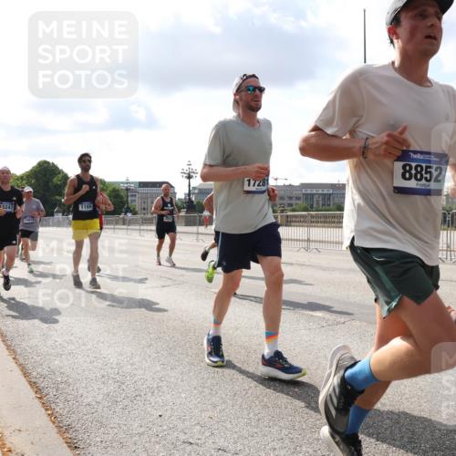 29.06.2025 - hella hamburg halbmarathon Lena Gebhardt http://msf.ph/oto/8424971 29.06.2025 09:52:27 Lombardsbrücke 15247, 15813, 1169, 17281, 8852, 1057, 1139, 1169, 1220, 1312, 1353, 1415, 1468, 1512, 1604, 1631, 1763, 2189, 3305, 3618, 3697, 3852, 4497, 4565, 4871, 4915, 5007, 5011, 5047, 5231, 5336, 5477, 5690, 5987, 6373, 6550, 6705, 6711, 7067, 7185, 7191, 7432, 7451, 7710, 7865, 7961, 8564, 8852, 9348, 9444, 9547, 9659, 10493, 10741, 10796, 10978, 11062, 11495, 11679, 11779, 11821, 12046, 12438, 12772, 13403, 13614, 13728, 14257 meine-sportfotos.de