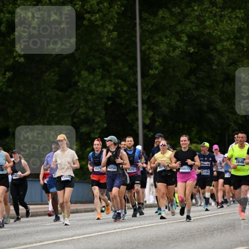 29.06.2025 - hella hamburg halbmarathon Dr. Thomas Lammeyer http://msf.ph/oto/8424991 29.06.2025 10:49:50 Kennedybrücke 1774, 2550, 2779, 2846, 2954, 3570, 3879, 3993, 4275, 4337, 4388, 4820, 5099, 5108, 5190, 5339, 5949, 6888, 7699, 7859, 7912, 8272, 8594, 9536, 10562, 10668, 10727, 11332 meine-sportfotos.de