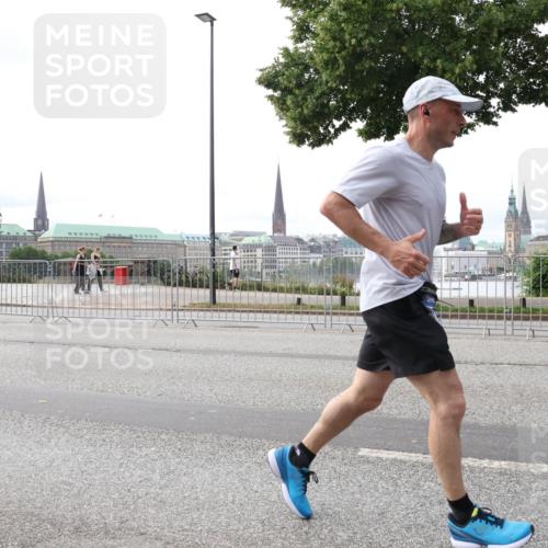 29.06.2025 - hella hamburg halbmarathon Lena Gebhardt http://msf.ph/oto/8424994 29.06.2025 10:28:35 Lombardsbrücke 1518, 1557, 3445, 3717, 4700, 4834, 5167, 5249, 5250, 5369, 5604, 5718, 5903, 5939, 6102, 6418, 7667, 7980, 8327, 8560, 9642, 9653, 9654, 9716, 9855, 10068, 10434, 13045, 13296, 13400, 14017, 15123, 15256, 15452, 16125, 16643, 18256, 18293, 18604, 19180 meine-sportfotos.de
