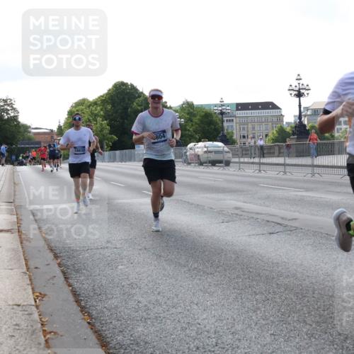29.06.2025 - hella hamburg halbmarathon Lena Gebhardt http://msf.ph/oto/8425005 29.06.2025 09:43:40 Lombardsbrücke 0804, 18832, 10351, 1271, 2075, 2180, 2203, 3189, 3379, 6090, 7380, 8318, 8376, 9565, 9767, 9804, 10351, 10867, 11150, 13374, 13941, 14757, 15023, 15136, 15483, 15671, 17040, 17893, 18328, 18693, 18695, 18763, 18832, 18989 meine-sportfotos.de