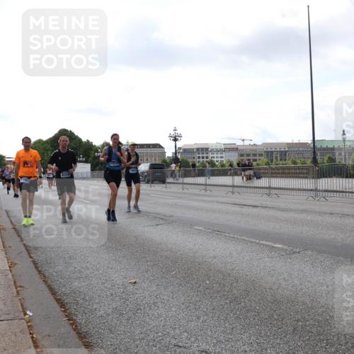 29.06.2025 - hella hamburg halbmarathon Lena Gebhardt http://msf.ph/oto/8425016 29.06.2025 10:06:23 Lombardsbrücke 6314, 15537, 1245, 1448, 1766, 1830, 1842, 3062, 4169, 4542, 4666, 4868, 5431, 5807, 5951, 6014, 6314, 6664, 7138, 7741, 8051, 8316, 9361, 9560, 10214, 10297, 10736, 10781, 10886, 12371, 13042, 13054, 13475, 13481, 13863, 14369, 14607, 14987, 15113, 15145, 15229, 15377, 15462, 15537, 15766, 15772, 15858, 16441, 16687, 16933, 17059, 17239, 17746, 18042, 18575, 18577, 18652, 18768, 18857, 18910, 18913, 18966 meine-sportfotos.de