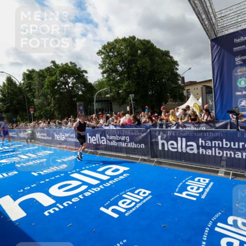 29.06.2025 - hella hamburg halbmarathon Zöllner http://msf.ph/oto/8425024 29.06.2025 10:34:17 Ziel 1080, 3005, 7884, 7901, 14784, 18906 meine-sportfotos.de