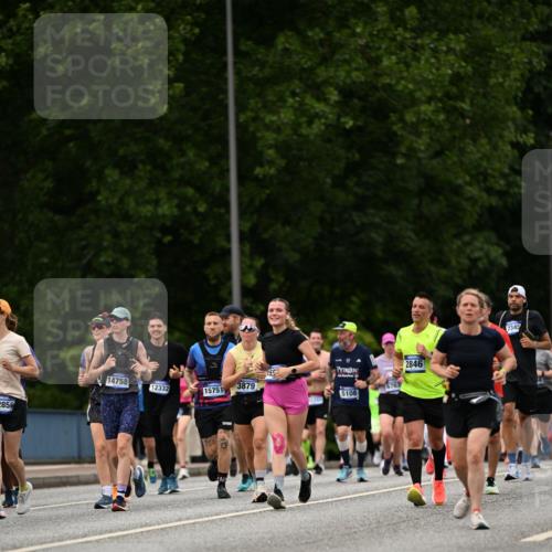 29.06.2025 - hella hamburg halbmarathon Dr. Thomas Lammeyer http://msf.ph/oto/8425035 29.06.2025 10:49:51 Kennedybrücke 1774, 2550, 2779, 2846, 2954, 3570, 3879, 3993, 4275, 4337, 4820, 5099, 5108, 5190, 5339, 5703, 5949, 7699, 7859, 7912, 8272, 8594, 9536, 10562, 10668, 10727, 11332 meine-sportfotos.de