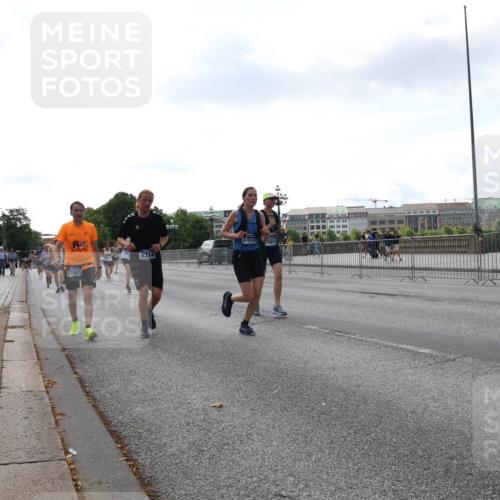 29.06.2025 - hella hamburg halbmarathon Lena Gebhardt http://msf.ph/oto/8425038 29.06.2025 10:06:24 Lombardsbrücke 6314, 17885, 15537, 8834, 1245, 1448, 1766, 1842, 3062, 4169, 4542, 4666, 4868, 5431, 5807, 5951, 6014, 6314, 6664, 7138, 7741, 8051, 8290, 8316, 9361, 9560, 10214, 10297, 10736, 10781, 10886, 12371, 13042, 13054, 13475, 13481, 13863, 14369, 14607, 14987, 15113, 15145, 15229, 15377, 15462, 15537, 15766, 15772, 15858, 16441, 16687, 16933, 17059, 17239, 17746, 18042, 18575, 18577, 18652, 18768, 18828, 18857, 18910, 18913, 18966 meine-sportfotos.de