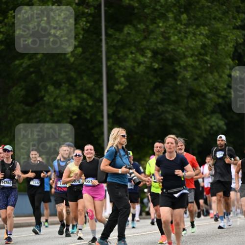 29.06.2025 - hella hamburg halbmarathon Dr. Thomas Lammeyer http://msf.ph/oto/8425074 29.06.2025 10:49:52 Kennedybrücke 1774, 2550, 2779, 2846, 2954, 3570, 3879, 3993, 4275, 4337, 4820, 5099, 5108, 5190, 5339, 5703, 5949, 6763, 7699, 7859, 7912, 8272, 8594, 9536, 10562, 10668, 10727, 11332 meine-sportfotos.de