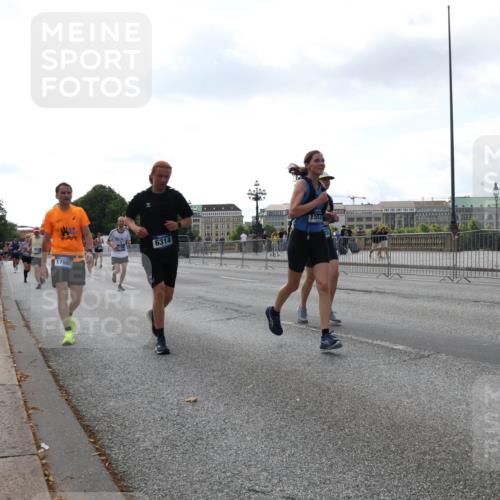 29.06.2025 - hella hamburg halbmarathon Lena Gebhardt http://msf.ph/oto/8425085 29.06.2025 10:06:24 Lombardsbrücke 42, 17885, 6314, 533, 1245, 1448, 1766, 1842, 3062, 4169, 4542, 4666, 4868, 5431, 5807, 5951, 6014, 6314, 6664, 7138, 7741, 8051, 8290, 8316, 9361, 9560, 10214, 10297, 10736, 10781, 10886, 12371, 13042, 13054, 13475, 13481, 13863, 14369, 14607, 14987, 15113, 15145, 15229, 15377, 15462, 15537, 15766, 15772, 15858, 16441, 16687, 16933, 17059, 17239, 17746, 18042, 18575, 18577, 18652, 18768, 18828, 18857, 18910, 18913, 18966 meine-sportfotos.de