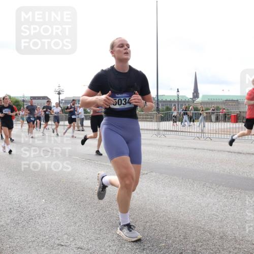 29.06.2025 - hella hamburg halbmarathon Lena Gebhardt http://msf.ph/oto/8425105 29.06.2025 10:19:16 Lombardsbrücke 18563, 5034, 134, 6249, 1332, 1349, 1708, 1718, 1755, 2017, 2096, 2311, 2589, 2795, 2802, 2812, 2895, 2993, 2995, 3026, 3105, 3118, 3631, 4718, 4722, 4845, 5034, 5035, 5080, 5098, 5123, 5178, 5264, 5266, 5323, 5429, 5449, 6194, 6249, 6413, 6477, 6482, 6542, 6736, 6939, 7051, 7143, 7252, 8537, 8575, 8761, 8778, 8780, 9252, 9270, 9272, 9549, 9652, 9756, 9757, 9856, 10037, 10039, 10124, 10129, 10467, 10816 meine-sportfotos.de