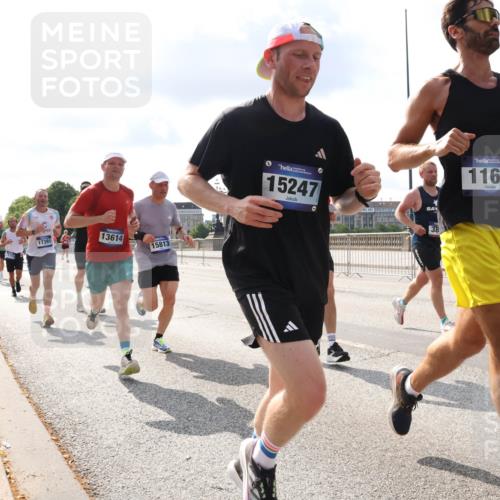 29.06.2025 - hella hamburg halbmarathon Lena Gebhardt http://msf.ph/oto/8425115 29.06.2025 09:52:28 Lombardsbrücke 17391, 13614, 15813, 15247, 1169, 1057, 1139, 1169, 1220, 1353, 1415, 1468, 1512, 1604, 1613, 1631, 1763, 2189, 3109, 3124, 3305, 3618, 3697, 3852, 4497, 4565, 4871, 4915, 5007, 5011, 5047, 5231, 5336, 5477, 5690, 5987, 6373, 6550, 6705, 6711, 7067, 7185, 7191, 7432, 7451, 7710, 7865, 7961, 8564, 8852, 9348, 9444, 9547, 9659, 10493, 10741, 10796, 10978, 11062, 11495, 11679, 11779, 11821, 12046, 12438, 12772, 13403, 13614, 13728, 14257 meine-sportfotos.de