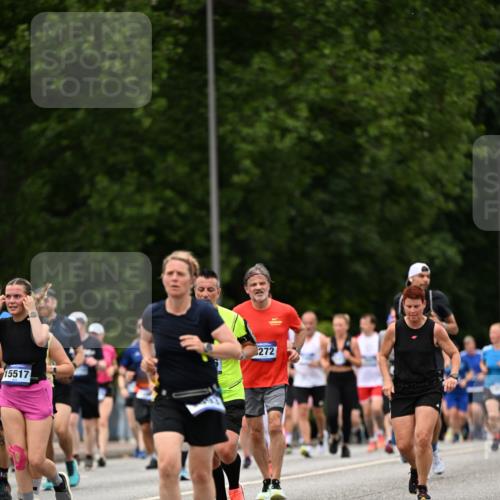 29.06.2025 - hella hamburg halbmarathon Dr. Thomas Lammeyer http://msf.ph/oto/8425143 29.06.2025 10:49:55 Kennedybrücke 1085, 1774, 2550, 2657, 2664, 2779, 2846, 2954, 3357, 3377, 3570, 3879, 3993, 4119, 4275, 4820, 5099, 5108, 5190, 5339, 5703, 5949, 6763, 7699, 7859, 7912, 8272, 8594, 9536, 10562, 10727, 11119, 11332 meine-sportfotos.de
