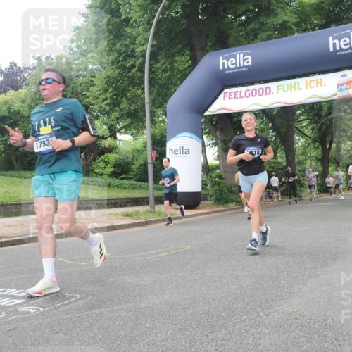 29.06.2025 - hella hamburg halbmarathon KatJ http://msf.ph/oto/8425144 29.06.2025 10:39:12 Zwischen KM18-KM19 2397, 2636, 2818, 4967, 6286 meine-sportfotos.de