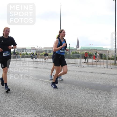29.06.2025 - hella hamburg halbmarathon Lena Gebhardt http://msf.ph/oto/8425156 29.06.2025 10:06:25 Lombardsbrücke 6314, 1553, 1245, 1448, 1766, 1842, 3062, 4169, 4542, 4666, 4868, 5431, 5807, 5951, 6014, 6314, 6664, 7138, 7741, 8051, 8290, 8316, 9361, 9560, 10214, 10297, 10736, 10781, 10886, 12371, 13042, 13054, 13475, 13481, 13863, 14369, 14607, 14987, 15113, 15145, 15229, 15377, 15462, 15537, 15766, 15772, 15858, 16441, 16687, 16933, 17059, 17239, 17746, 18042, 18575, 18577, 18652, 18768, 18828, 18857, 18910, 18913, 18966 meine-sportfotos.de