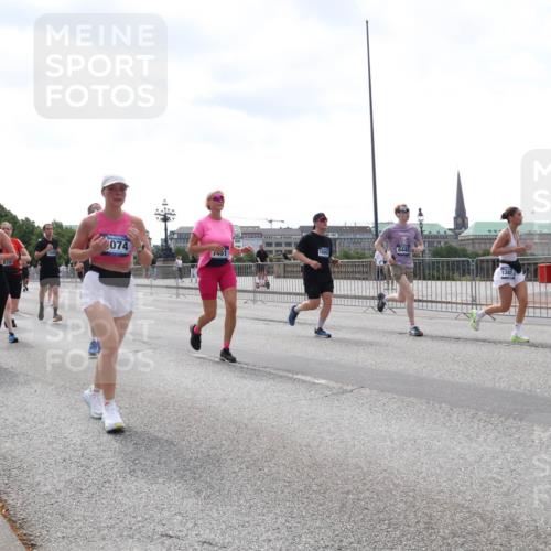 29.06.2025 - hella hamburg halbmarathon Lena Gebhardt http://msf.ph/oto/8425163 29.06.2025 10:43:21 Lombardsbrücke 976, 3638, 5610, 074, 6440, 1385, 1023, 1149, 1155, 1400, 1467, 1788, 1816, 1878, 2103, 2158, 2267, 2361, 2450, 2971, 3074, 3238, 3329, 3390, 3518, 3638, 3764, 4056, 4177, 4302, 4367, 4680, 4866, 5067, 5214, 5268, 5370, 5610, 5720, 5755, 5967, 6012, 6096, 6226, 6440, 6931, 7043, 7197, 7461, 7872, 7926, 8135, 8184, 8233, 8408, 8435, 8504, 8795, 8991, 9072, 9304, 9378, 9639, 9641, 9644, 9831, 9976, 10083, 10180, 10200, 10202, 13049 meine-sportfotos.de