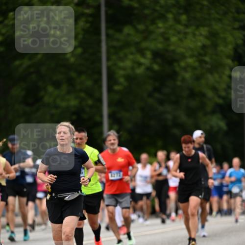 29.06.2025 - hella hamburg halbmarathon Dr. Thomas Lammeyer http://msf.ph/oto/8425166 29.06.2025 10:49:55 Kennedybrücke 1085, 1774, 2550, 2657, 2664, 2779, 2846, 2954, 3357, 3377, 3570, 3879, 3993, 4119, 4275, 4820, 5099, 5108, 5190, 5339, 5703, 5949, 6763, 7699, 7859, 7912, 8272, 8594, 9536, 10562, 10727, 11119, 11332 meine-sportfotos.de