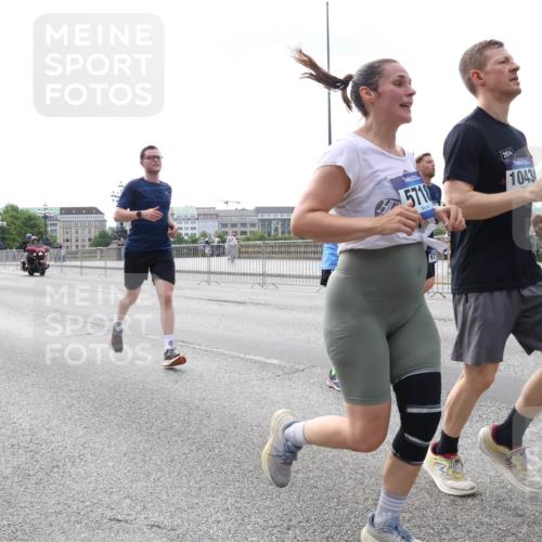 29.06.2025 - hella hamburg halbmarathon Lena Gebhardt http://msf.ph/oto/8425167 29.06.2025 10:28:41 Lombardsbrücke 6102, 5718, 2014, 1043, 1518, 1557, 1869, 3445, 3717, 4362, 4700, 4834, 5167, 5249, 5250, 5604, 5718, 5903, 5939, 6102, 6418, 7667, 7980, 8327, 8560, 9642, 9653, 9654, 9716, 9855, 10068, 10434, 13045, 13296, 13400, 14017, 14205, 15143, 15256, 15452, 15453, 16125, 16643, 18293, 18604, 19180 meine-sportfotos.de