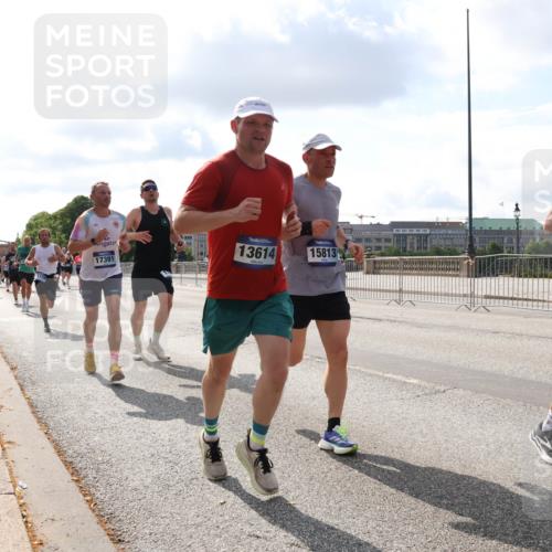 29.06.2025 - hella hamburg halbmarathon Lena Gebhardt http://msf.ph/oto/8425183 29.06.2025 09:52:29 Lombardsbrücke 17391, 13614, 15813, 1057, 1139, 1169, 1220, 1415, 1468, 1512, 1604, 1613, 1631, 1763, 2189, 3109, 3124, 3305, 3618, 3697, 3852, 4497, 4565, 4871, 4915, 5007, 5011, 5047, 5231, 5336, 5477, 5690, 6373, 6550, 6705, 6711, 7067, 7191, 7432, 7451, 7710, 7843, 7865, 7961, 8564, 8852, 9348, 9444, 9547, 9659, 10493, 10741, 10796, 10978, 11062, 11495, 11679, 11779, 11821, 12046, 12438, 12772, 13403, 13614, 13728, 14257 meine-sportfotos.de