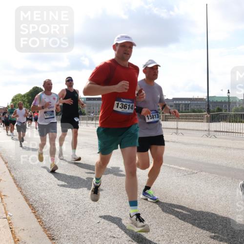 29.06.2025 - hella hamburg halbmarathon Lena Gebhardt http://msf.ph/oto/8425199 29.06.2025 09:52:29 Lombardsbrücke 17391, 13614, 15813, 1057, 1139, 1169, 1220, 1415, 1468, 1512, 1604, 1613, 1631, 1763, 2189, 3109, 3124, 3305, 3618, 3697, 3852, 4497, 4565, 4871, 4915, 5007, 5011, 5047, 5231, 5336, 5477, 5690, 6373, 6550, 6705, 6711, 7067, 7191, 7432, 7451, 7710, 7843, 7865, 7961, 8564, 8852, 9348, 9444, 9547, 9659, 10493, 10741, 10796, 10978, 11062, 11495, 11679, 11779, 11821, 12046, 12438, 12772, 13403, 13614, 13728, 14257 meine-sportfotos.de