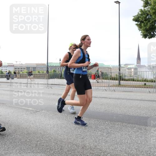 29.06.2025 - hella hamburg halbmarathon Lena Gebhardt http://msf.ph/oto/8425212 29.06.2025 10:06:25 Lombardsbrücke 6314, 188, 5, 1245, 1448, 1766, 1842, 3062, 4169, 4542, 4666, 4868, 5431, 5807, 5951, 6014, 6314, 6664, 7138, 7741, 8051, 8290, 8316, 9361, 9560, 10214, 10297, 10736, 10781, 10886, 12371, 13042, 13054, 13475, 13481, 13863, 14369, 14607, 14987, 15113, 15145, 15229, 15377, 15462, 15537, 15766, 15772, 15858, 16441, 16687, 16933, 17059, 17239, 17746, 18042, 18575, 18577, 18652, 18768, 18828, 18857, 18910, 18913, 18966 meine-sportfotos.de
