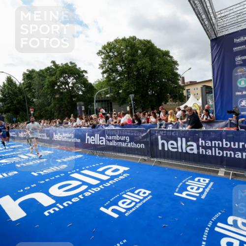 29.06.2025 - hella hamburg halbmarathon Zöllner http://msf.ph/oto/8425226 29.06.2025 10:34:26 Ziel 1002, 5550, 9686, 14784, 16417, 18099 meine-sportfotos.de