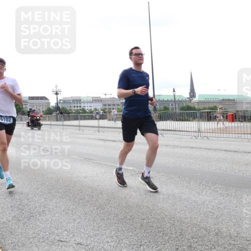 29.06.2025 - hella hamburg halbmarathon Lena Gebhardt http://msf.ph/oto/8425233 29.06.2025 10:28:42 Lombardsbrücke 6102, 18293, 1518, 1557, 1869, 3445, 3717, 4362, 4700, 4834, 5167, 5249, 5250, 5604, 5718, 5903, 5939, 6102, 6418, 7667, 7980, 8327, 8560, 9642, 9653, 9654, 9716, 9855, 10068, 10434, 13045, 13296, 13400, 14205, 15143, 15256, 15452, 15453, 16125, 16643, 18293, 18604, 19180 meine-sportfotos.de
