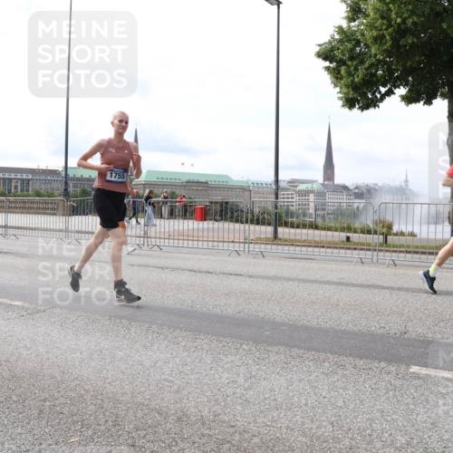 29.06.2025 - hella hamburg halbmarathon Lena Gebhardt http://msf.ph/oto/8425244 29.06.2025 10:19:17 Lombardsbrücke 1755, 134, 1145, 1332, 1349, 1708, 1718, 1755, 2017, 2096, 2311, 2589, 2795, 2802, 2812, 2895, 2993, 2995, 3026, 3105, 3118, 3446, 3631, 4718, 4722, 4845, 4979, 5034, 5035, 5080, 5098, 5123, 5178, 5264, 5266, 5323, 5429, 5449, 5849, 6194, 6249, 6413, 6477, 6482, 6542, 6736, 6939, 7051, 7143, 7252, 8537, 8575, 8761, 8778, 8780, 9252, 9270, 9272, 9549, 9652, 9756, 9757, 9856, 10037, 10039, 10124, 10129, 10467, 10816 meine-sportfotos.de