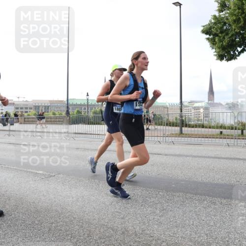 29.06.2025 - hella hamburg halbmarathon Lena Gebhardt http://msf.ph/oto/8425245 29.06.2025 10:06:25 Lombardsbrücke 6314, 1883, 533, 1245, 1448, 1766, 1842, 3062, 4169, 4542, 4666, 4868, 5431, 5807, 5951, 6014, 6314, 6664, 7138, 7741, 8051, 8290, 8316, 9361, 9560, 10214, 10297, 10736, 10781, 10886, 12371, 13042, 13054, 13475, 13481, 13863, 14369, 14607, 14987, 15113, 15145, 15229, 15377, 15462, 15537, 15766, 15772, 15858, 16441, 16687, 16933, 17059, 17239, 17746, 18042, 18575, 18577, 18652, 18768, 18828, 18857, 18910, 18913, 18966 meine-sportfotos.de