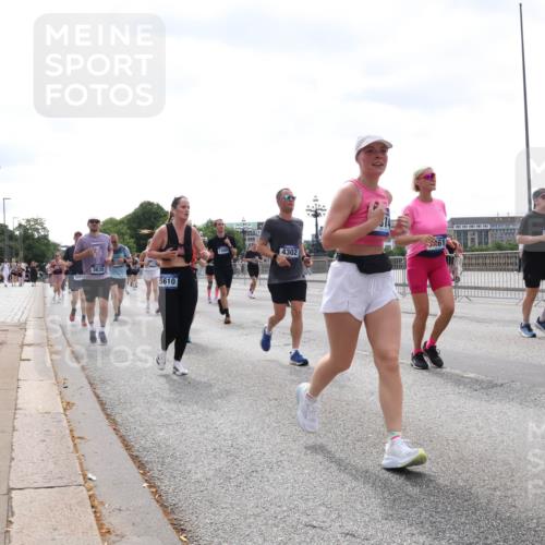 29.06.2025 - hella hamburg halbmarathon Lena Gebhardt http://msf.ph/oto/8425254 29.06.2025 10:43:21 Lombardsbrücke 3638, 5610, 6440, 61, 4302, 1023, 1149, 1155, 1400, 1467, 1788, 1816, 1878, 2103, 2158, 2267, 2361, 2450, 2971, 3074, 3238, 3329, 3390, 3518, 3638, 3764, 4056, 4177, 4302, 4367, 4680, 4866, 5067, 5214, 5268, 5370, 5610, 5720, 5755, 5967, 6012, 6096, 6226, 6440, 6931, 7043, 7197, 7461, 7872, 7926, 8135, 8184, 8233, 8408, 8435, 8504, 8795, 8991, 9072, 9304, 9378, 9639, 9641, 9644, 9831, 9976, 10083, 10180, 10200, 10202, 13049 meine-sportfotos.de