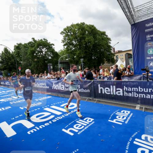 29.06.2025 - hella hamburg halbmarathon Zöllner http://msf.ph/oto/8425273 29.06.2025 10:34:28 Ziel 1002, 5550, 6305, 9686, 13618, 16417, 18099 meine-sportfotos.de