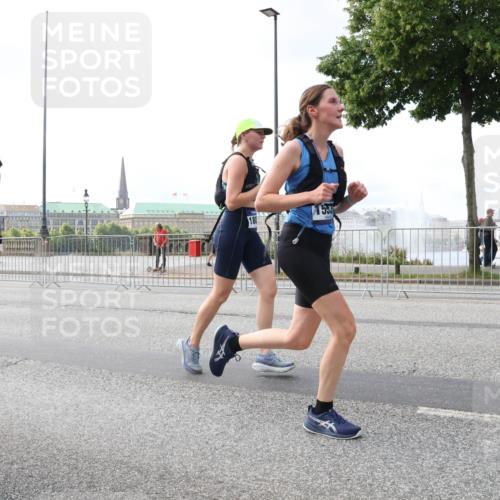 29.06.2025 - hella hamburg halbmarathon Lena Gebhardt http://msf.ph/oto/8425275 29.06.2025 10:06:26 Lombardsbrücke 6314, 188, 1245, 1766, 1842, 3062, 4542, 4666, 4868, 5431, 5807, 5951, 6014, 6314, 6664, 7138, 7741, 8051, 8290, 8316, 9361, 9560, 10214, 10297, 10736, 10781, 10886, 12371, 13042, 13054, 13475, 13481, 13863, 14369, 14607, 14987, 15113, 15145, 15229, 15377, 15462, 15537, 15766, 15772, 15858, 16441, 16687, 16933, 17059, 17239, 17746, 18042, 18381, 18575, 18577, 18652, 18768, 18828, 18857, 18910, 18913, 18966 meine-sportfotos.de