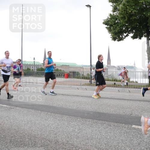 29.06.2025 - hella hamburg halbmarathon Lena Gebhardt http://msf.ph/oto/8425297 29.06.2025 10:53:31 Lombardsbrücke 8212, 1340, 1709, 1900, 1906, 1984, 2065, 2291, 2409, 2429, 3055, 3226, 4195, 4595, 4626, 4801, 5428, 5562, 5815, 5856, 5857, 6039, 6041, 6044, 6273, 6306, 6521, 6913, 6996, 7039, 7068, 7483, 7537, 7611, 7681, 7876, 7890, 8189, 8212, 8414, 8515, 8906, 9077, 9456, 9531, 9685, 9764, 9771, 9785, 10043, 10175, 10490, 10661, 12193, 12219, 12700, 13489, 13916, 13917, 14038, 16137 meine-sportfotos.de