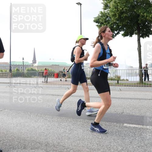 29.06.2025 - hella hamburg halbmarathon Lena Gebhardt http://msf.ph/oto/8425299 29.06.2025 10:06:26 Lombardsbrücke 6314, 15, 1245, 1766, 1842, 3062, 4542, 4666, 4868, 5431, 5807, 5951, 6014, 6314, 6664, 7138, 7741, 8051, 8290, 8316, 9361, 9560, 10214, 10297, 10736, 10781, 10886, 12371, 13042, 13054, 13475, 13481, 13863, 14369, 14607, 14987, 15113, 15145, 15229, 15377, 15462, 15537, 15766, 15772, 15858, 16441, 16687, 16933, 17059, 17239, 17746, 18042, 18381, 18575, 18577, 18652, 18768, 18828, 18857, 18910, 18913, 18966 meine-sportfotos.de