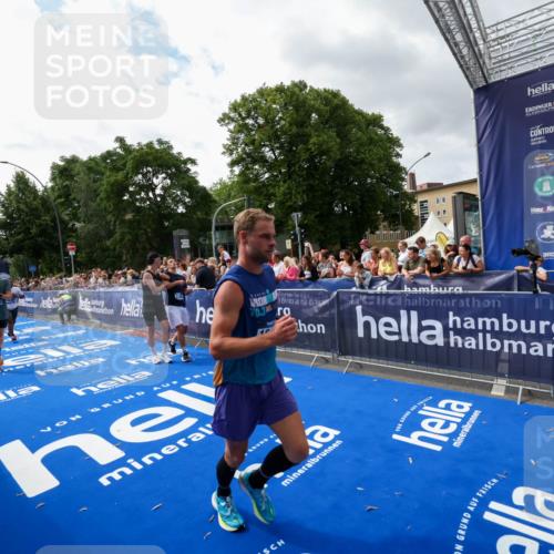 29.06.2025 - hella hamburg halbmarathon Zöllner http://msf.ph/oto/8425303 29.06.2025 10:34:30 Ziel 1644, 5550, 6305, 7534, 9686, 13618, 16417, 18099 meine-sportfotos.de