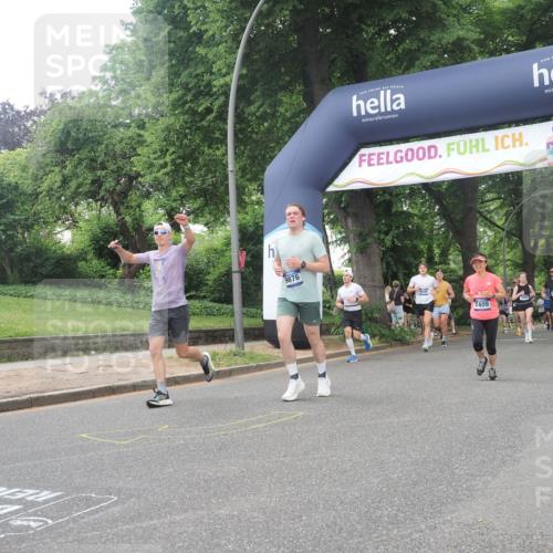 29.06.2025 - hella hamburg halbmarathon KatJ http://msf.ph/oto/8425330 29.06.2025 10:39:19 Zwischen KM18-KM19 1098, 7409, 8139 meine-sportfotos.de