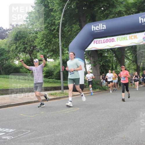 29.06.2025 - hella hamburg halbmarathon KatJ http://msf.ph/oto/8425339 29.06.2025 10:39:19 Zwischen KM18-KM19 1098, 7409, 8139 meine-sportfotos.de